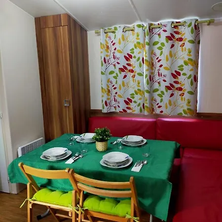 캠프장 Zaar Homes *